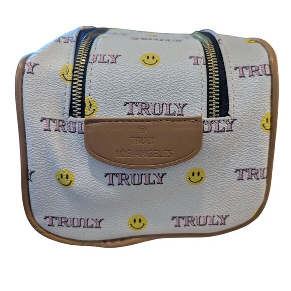 Truly Smiley Face Toiletry Travel Vegan Signature Vanity Case - Picture 11 of 15